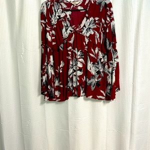 Bell sleeve floral top